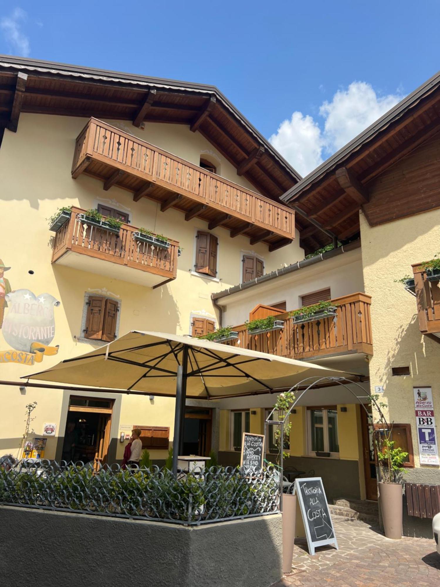 Albergo Alla Costa Bezzecca Exterior photo